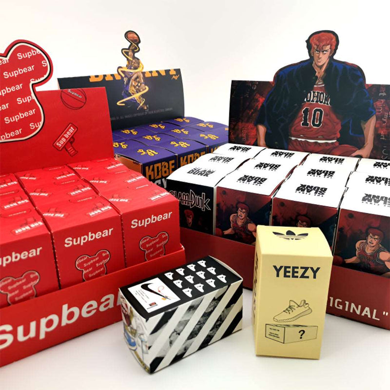 Boîte mystère Supbear avec mini Air Jordans - un trésor pour les collectionneurs de sneakers