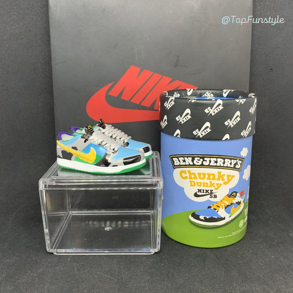 Mini sneakers Nike Dunk Low - décoration originale pour amateurs d'Air Jordan