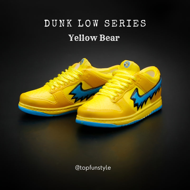 Miniature Nike Dunk Bear jaune - déco tendance pour amateurs de Nike