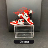 Réplique détaillée de mini Air Jordan 1 rouge et noir - idéal pour collectionneurs.