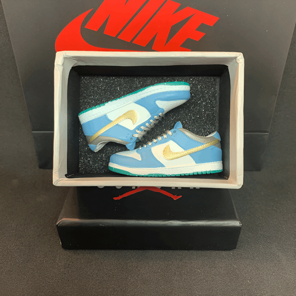 Miniature Nike Dunk Low Bleu - un must-have pour les amateurs de sneakers stylés